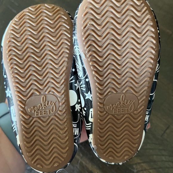 Monkey Feet Girls 12-18M Disney Mickey Print Zip Back Ballet Flat Black & White - Picture 3 of 6